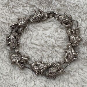 Alligator Link Bracelet in Silver Tone
